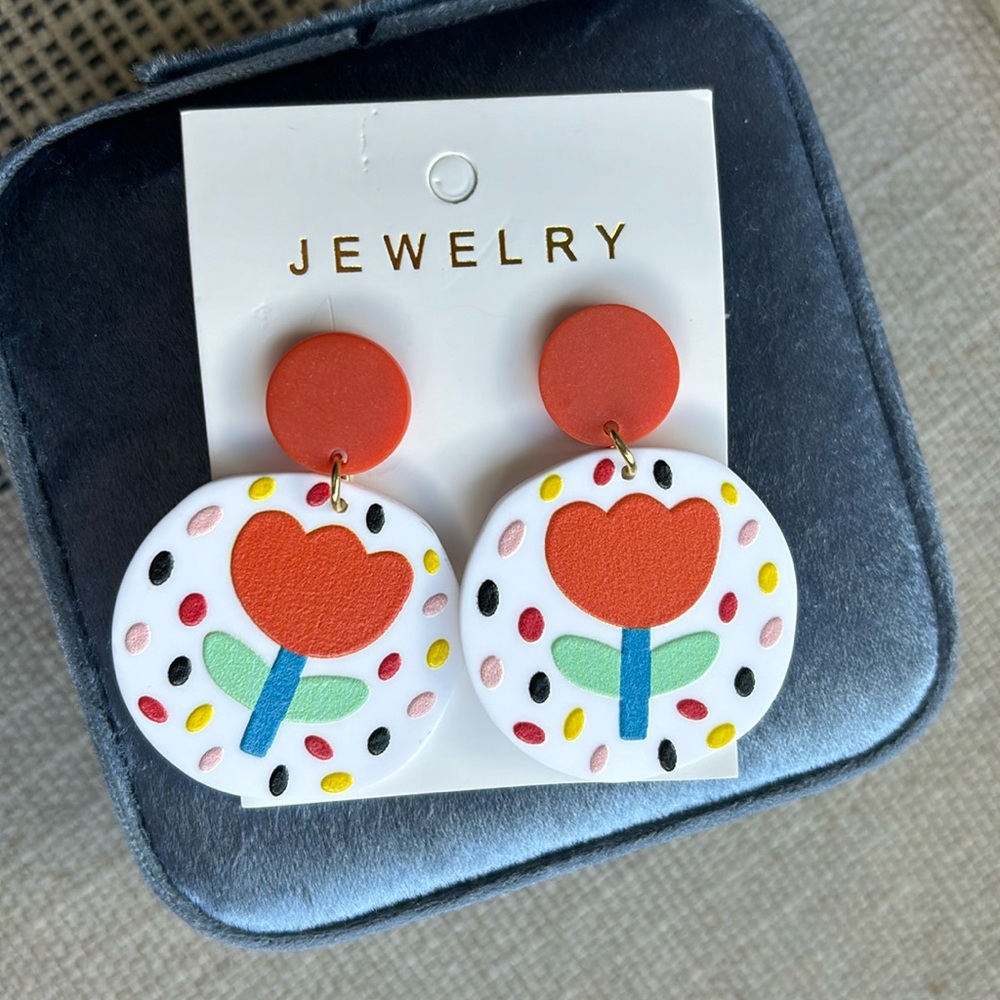 2/20 NWT Tulip Earrings